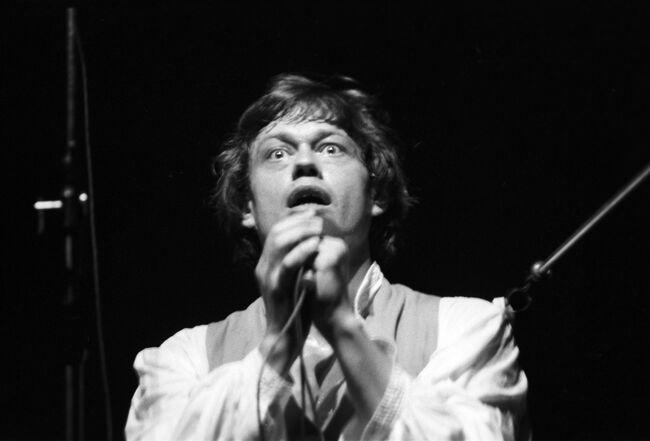 Заслуженный артист РСФСР Николай Васильевич Караченцов. Сцена из оперы Юнона и Авось. Московский театр имени Ленинского комсомола Заслуженный артист РСФСР Николай Васильевич Караченцов. Сцена из оперы Юнона и Авось. Московский театр имени Ленинского комсомола