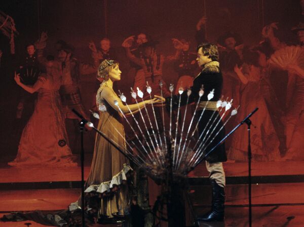 Спектакль Юнона и Авось. Заслуженные артисты РСФСР Елена Шанина и Николай Караченцов на сцене Московского государственного театра имени Ленинского комсомола (ныне Ленком Марка Захарова) Спектакль Юнона и Авось. Заслуженные артисты РСФСР Елена Шанина и Николай Караченцов на сцене Московского государственного театра имени Ленинского комсомола (ныне Ленком Марка Захарова)