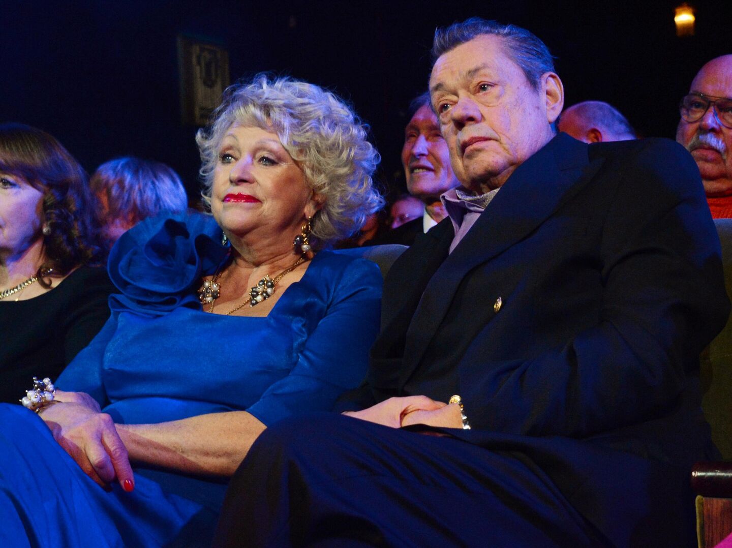 Актер Николай Караченцов с супругой Людмилой Поргиной на юбилейном вечере в честь своего 70-летия в Ленкоме Актер Николай Караченцов с супругой Людмилой Поргиной на юбилейном вечере в честь своего 70-летия в Ленкоме