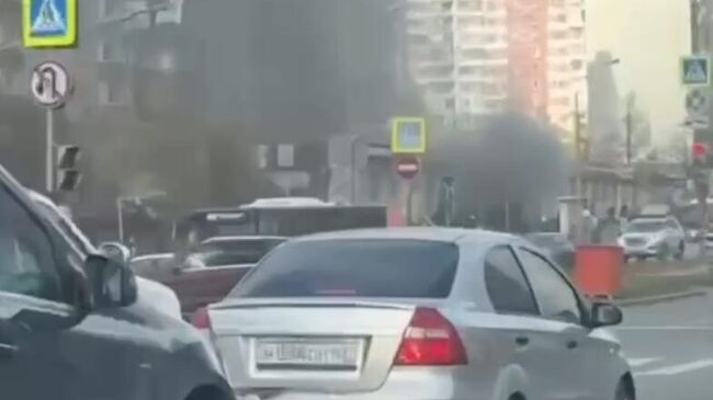 Пожар в жилом доме на улице Дубравной в Москве. Кадр видео очевидца