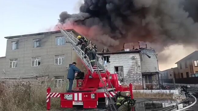 Кадры с места тушения пожара в Хабаровске