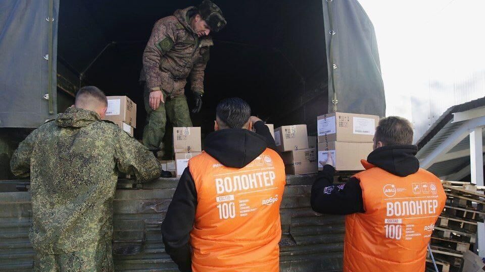 Жители Сахалина передали партию необходимого груза для островных бойцов в зону СВО - РИА Новости, 1920, 28.10.2024