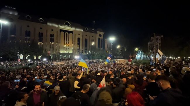 Митинг оппозиции у здания парламента в Тбилиси