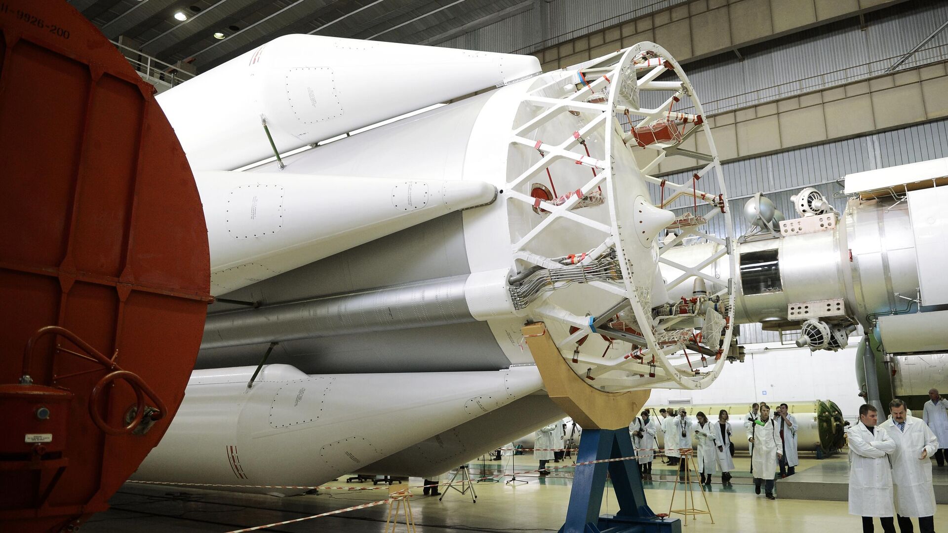 Сборка ракет-носителей Протон в центре имени Хруничева - РИА Новости, 1920, 14.12.2025
