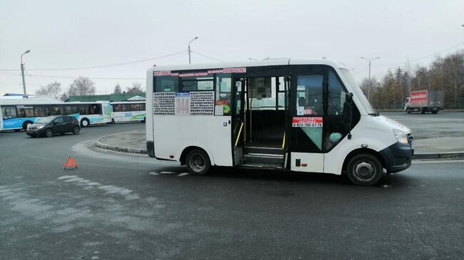 Место происшествия, где женщина выпала на проезжую часть из маршрутного такси во время движения в Омске