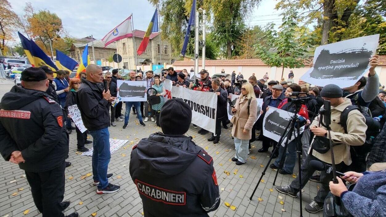 Акция протеста молдавской оппозиции у здания Конституционного суда - РИА Новости, 1920, 31.10.2024