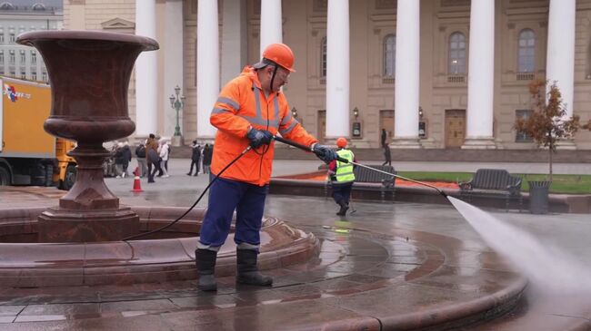 Кадр из видео подготовки фонтанов Москвы к зиме