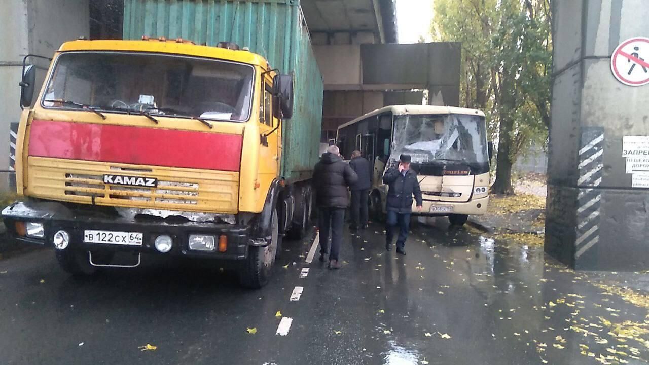 Место ДТП с участием рейсового автобуса вблизи Балаково Саратовской области - РИА Новости, 1920, 31.10.2024