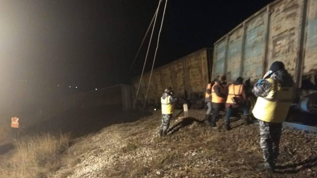 © Приволжская транспортная прокуратура / Телеграм<br>В Башкирии сошли с рельсов более 20 вагонов с углем