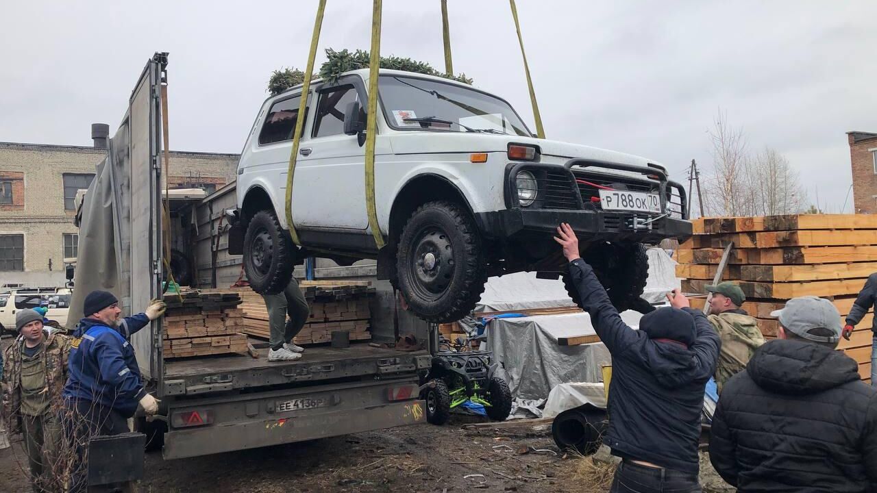 Администрация Томской области, Народный фронт, Корниловское хуторское казачье общество, предприниматели и волонтерские сообщества региона отправили гуманитарный груз в зону СВО - РИА Новости, 1920, 05.11.2024