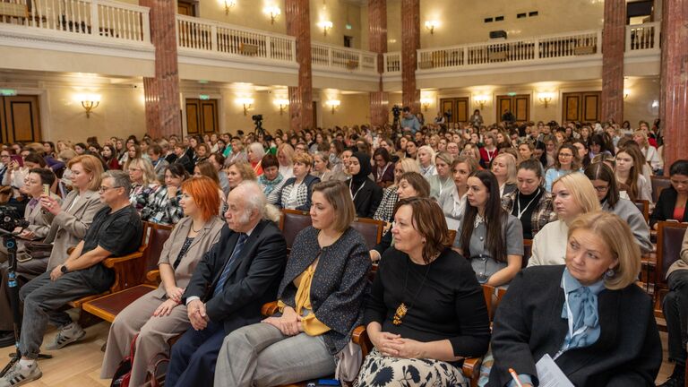 Участники Международной научно-практической конференции Дислексия и чтение: встречаемся в Ленинке в Москве