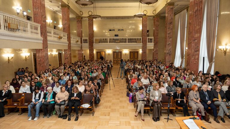 Москва. Участники Международной научно-практической конференции Дислексия и чтение: встречаемся в Ленинке