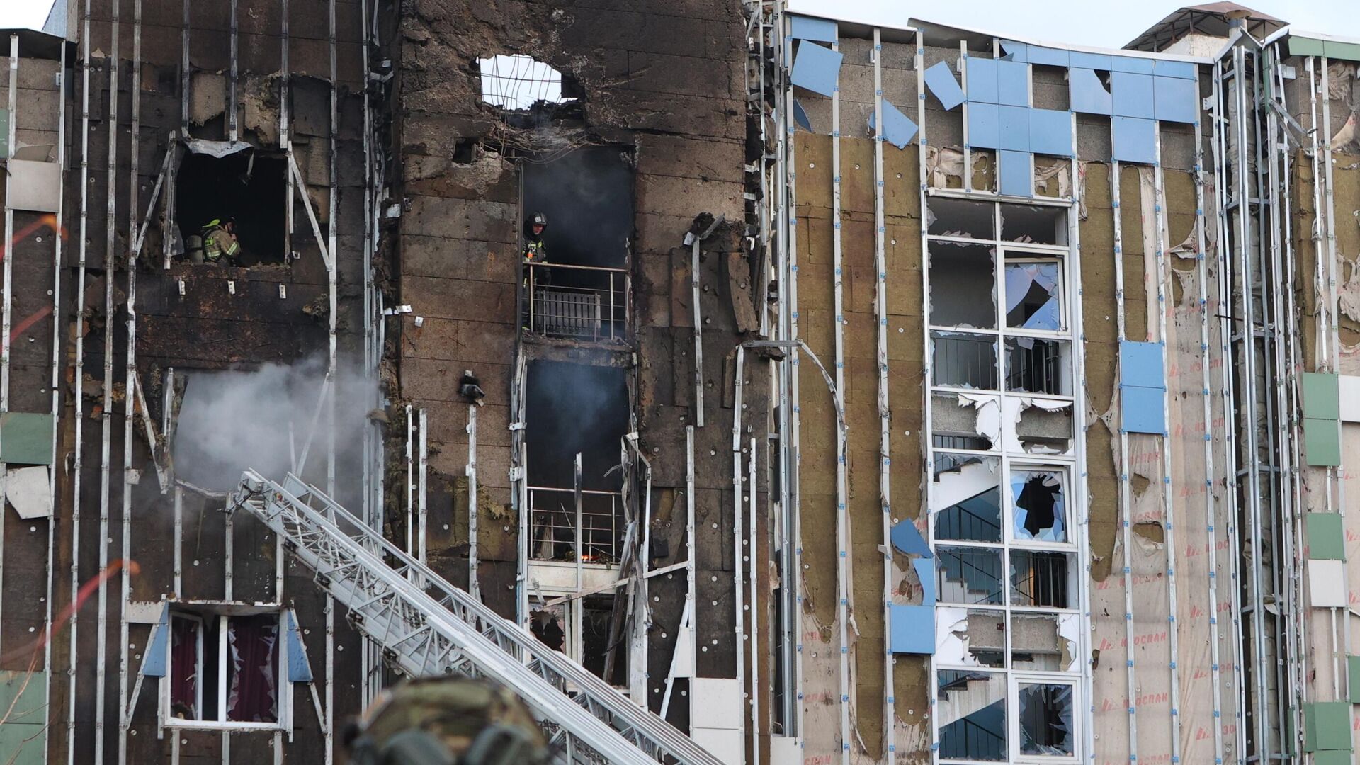 Жилой дом в Белгороде, пострадавший в результате атаки беспилотника - РИА Новости, 1920, 28.11.2024