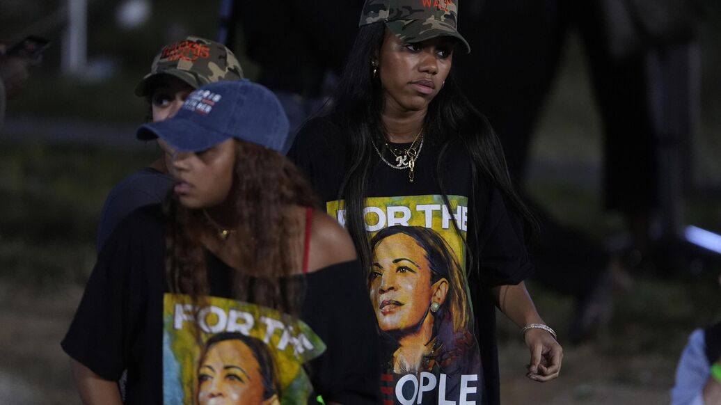 Харрис впервые появилась перед сторонниками после поражения на выборах