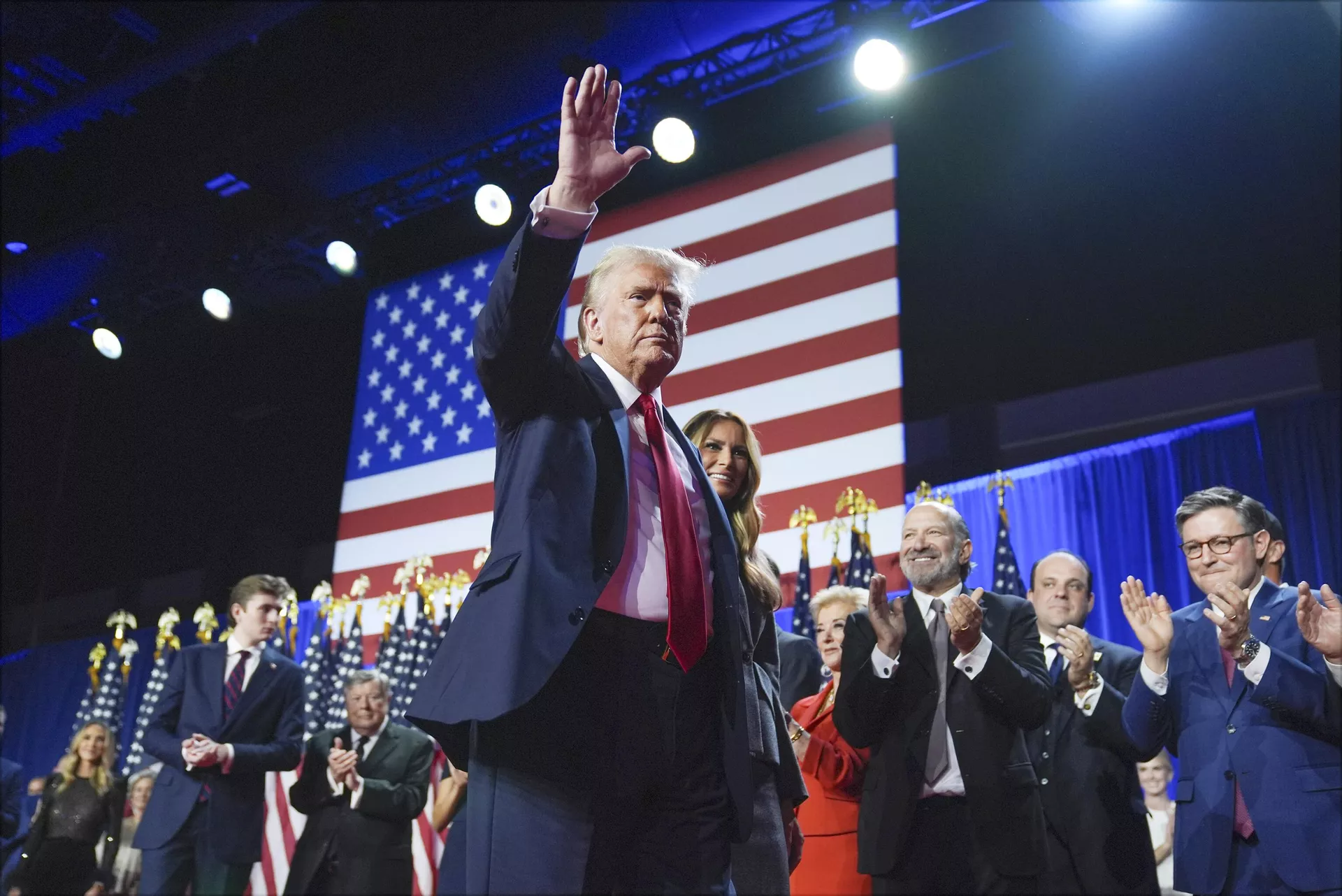 Donald Trump después de hablar con sus partidarios en West Palm Beach, Florida - RIA Novosti, 1920, 14/02/2025