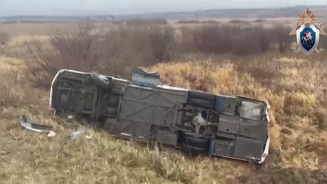 Автобус с рабочими, попавший в ДТП на трассе в Красноярском крае 