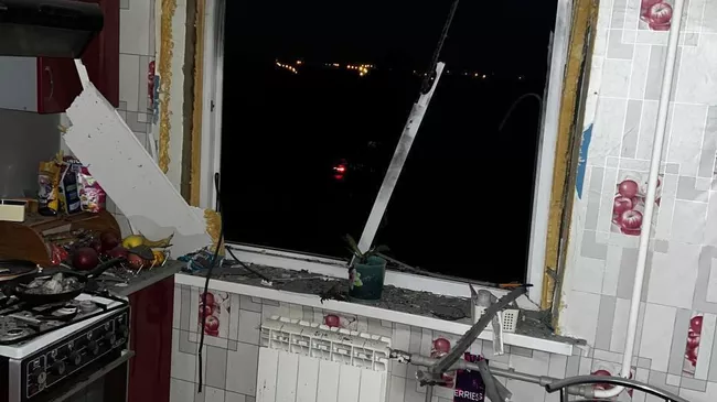 Последствия атаки дрона на дом в Шебекино