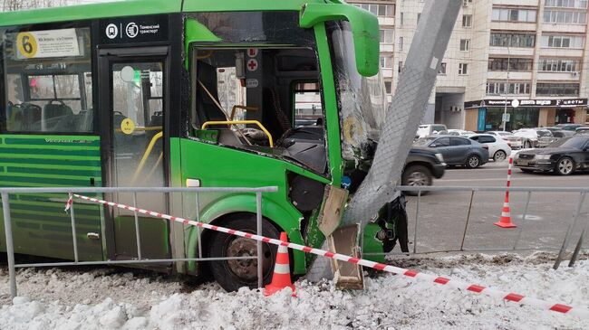 Место ДТП с участием автобуса в Тюмени