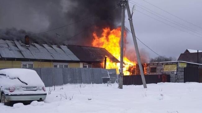 Пожар в пермском поселке Дивья