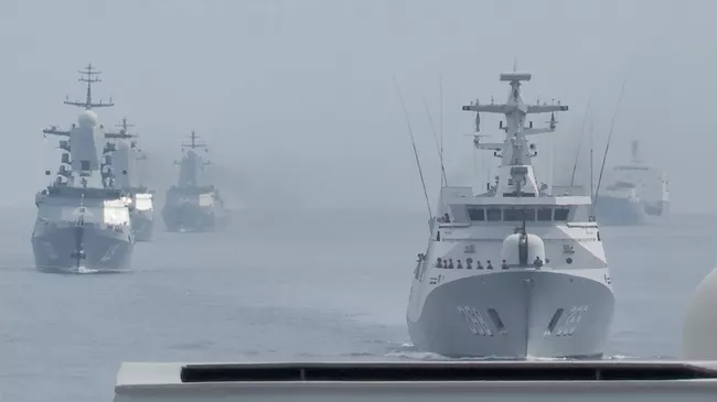Российские и индонезийские корабли во время совместных военно-морских учений, Яванское море. Кадр видео