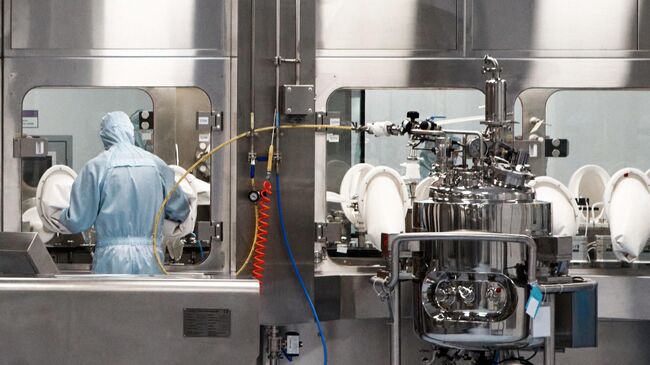 Сотрудник завода