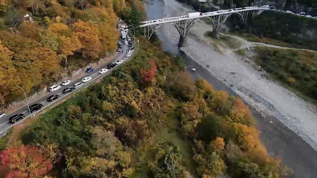 Все три моста на выезд из Сухума заблокированы