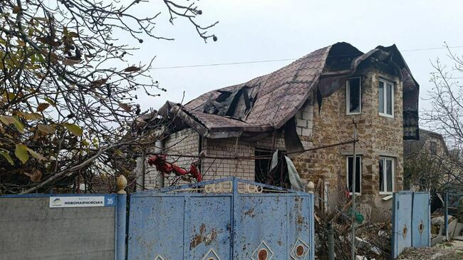 Последствия атаки дронами поселка Днепряны в Херсонской области со стороны ВСУ 