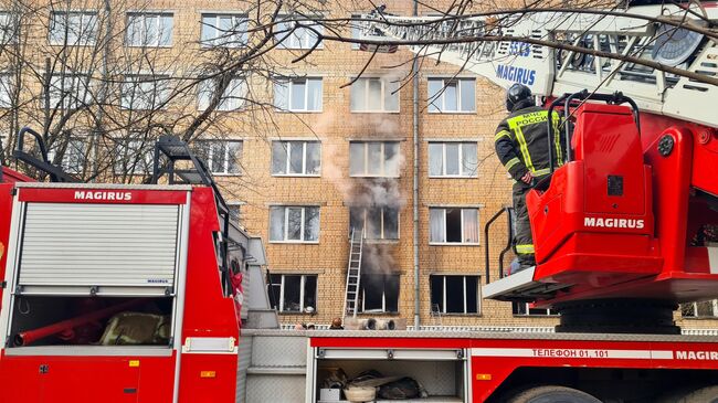 Ликвидация пожара в пятиэтажном здании общежития на юго-востоке Москвы