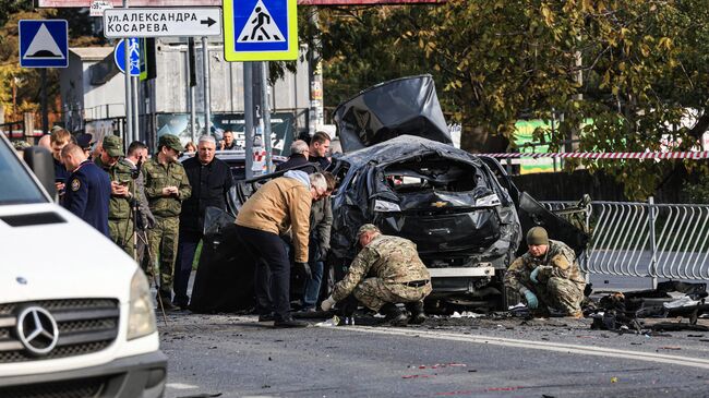 На месте взрыва автомобиля в Севастополе, 13 ноября 2024 года