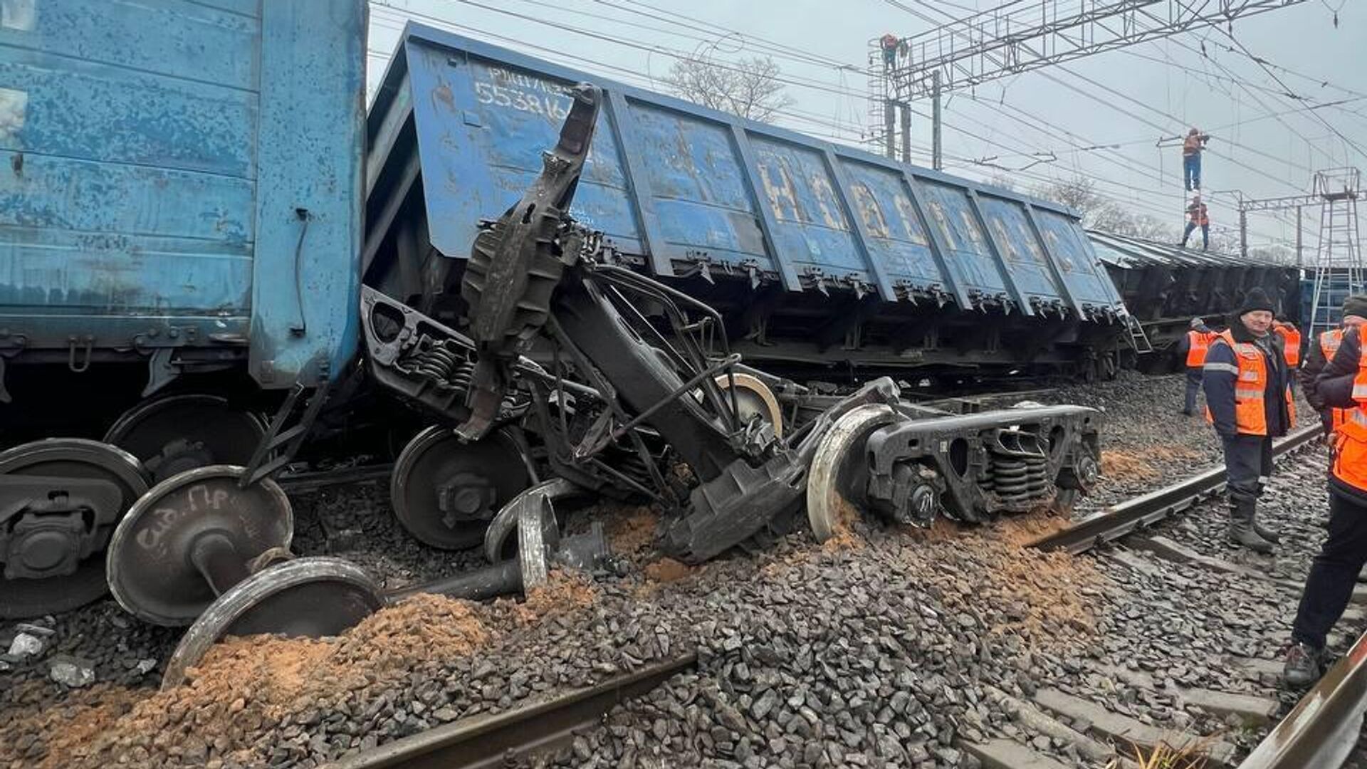 Место схода с рельсов грузовых вагонов в Ленинградской области. 14 ноября 2024 - РИА Новости, 1920, 14.11.2024