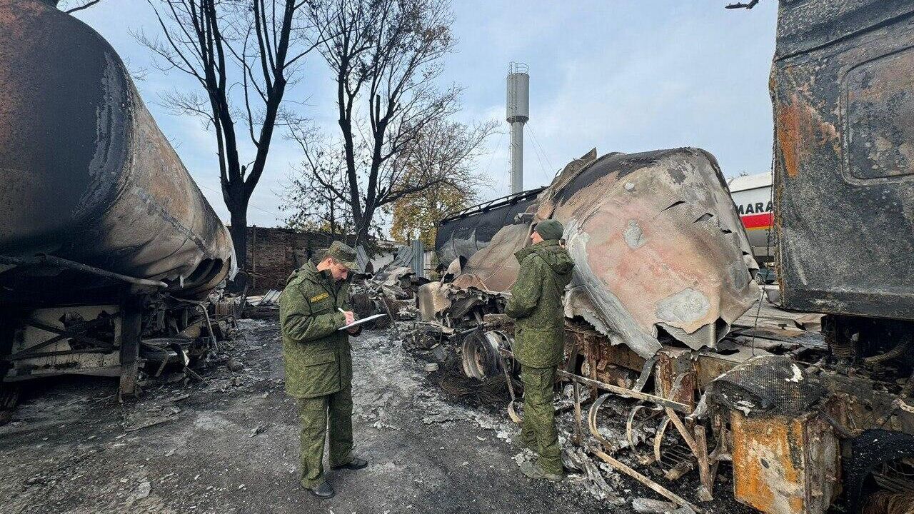 Работа СК РФ на месте возгорания грузовика-газовоза под Симферополем. 14 ноября 2024 - РИА Новости, 1920, 14.11.2024