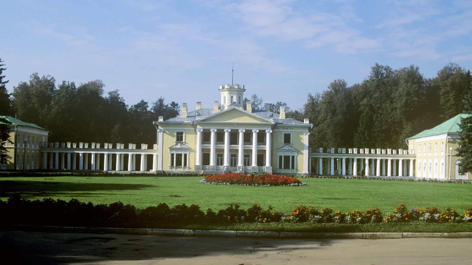 Главный корпус усадьбы Валуево - РИА Новости, 1920, 15.11.2024