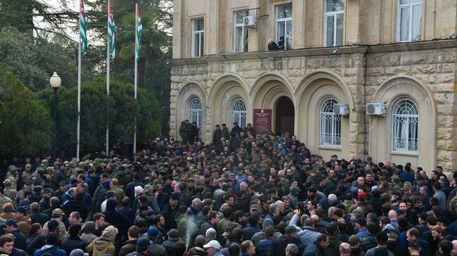 Обстановка у парламента Абхазии в Сухуме