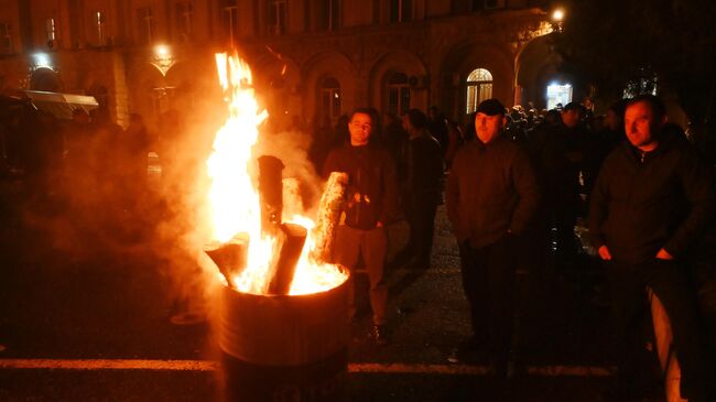 Группы протестующих на улицах  в Сухуме