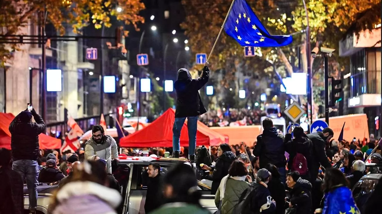 Ситуация в Тбилиси после разгона митингующих остается спокойной