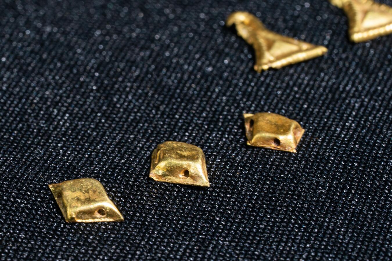 1984385087_0:0:3072:2048_1440x900_80_0_1