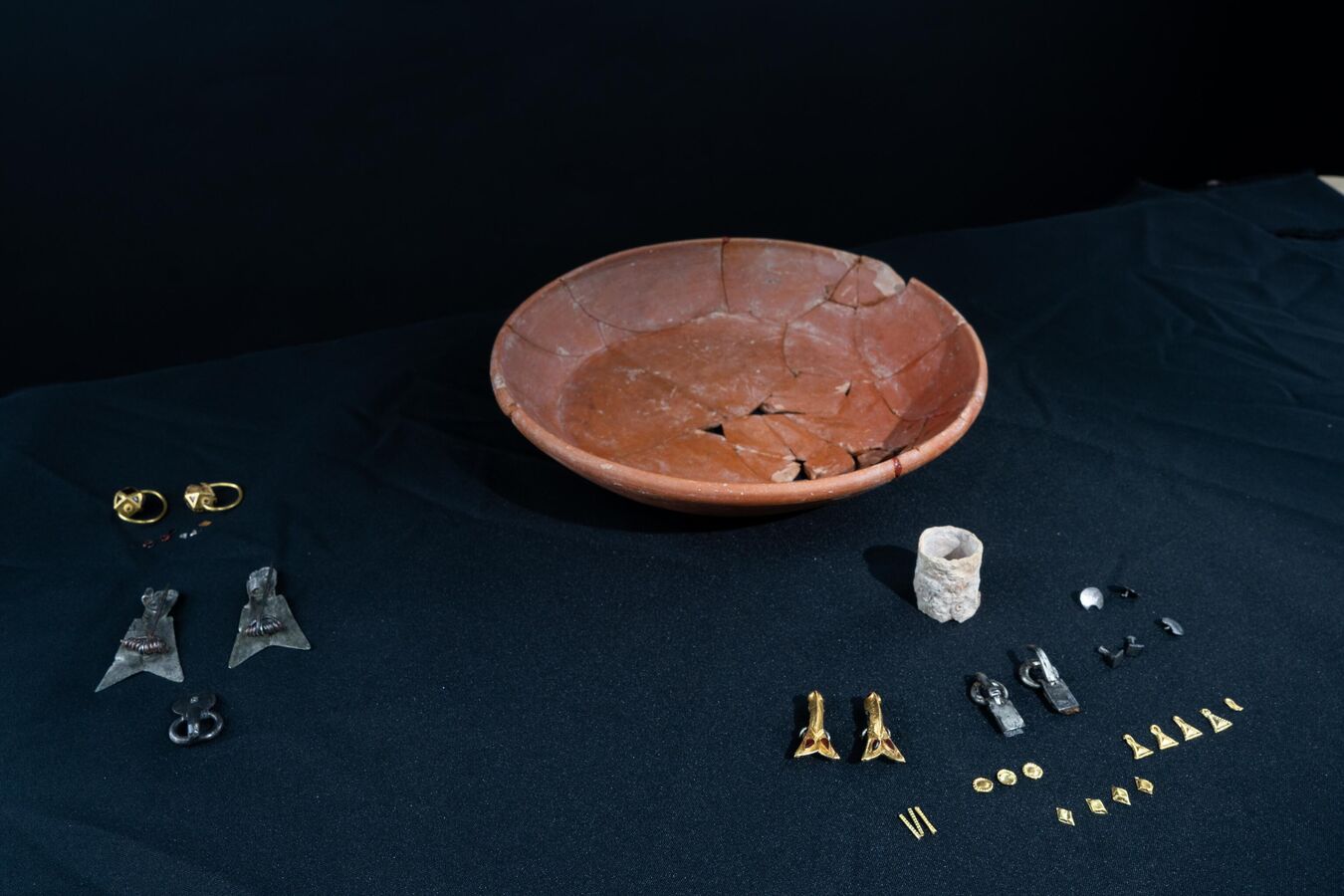 1984385177_0:0:3072:2048_1440x900_80_0_1