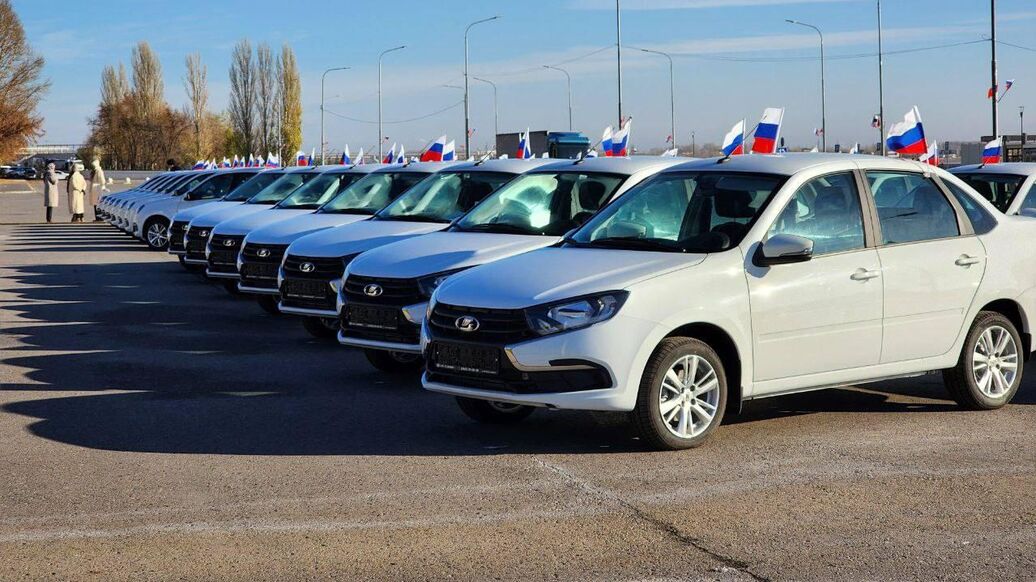 "АвтоВАЗ" отзывает в России 14 тысяч машин Lada
