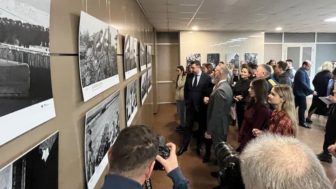 Фотовыставка мультимедийного проекта Освобождение. Путь к Победе. Тыл на площадке Сибирского федерального университета в Красноярске - РИА Новости, 1920, 19.11.2024