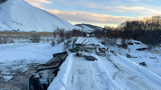 Большегруз разрушил мост на региональной дороге Нерчинск-Шоноктуй в Забайкальском крае. 19 ноября 2024