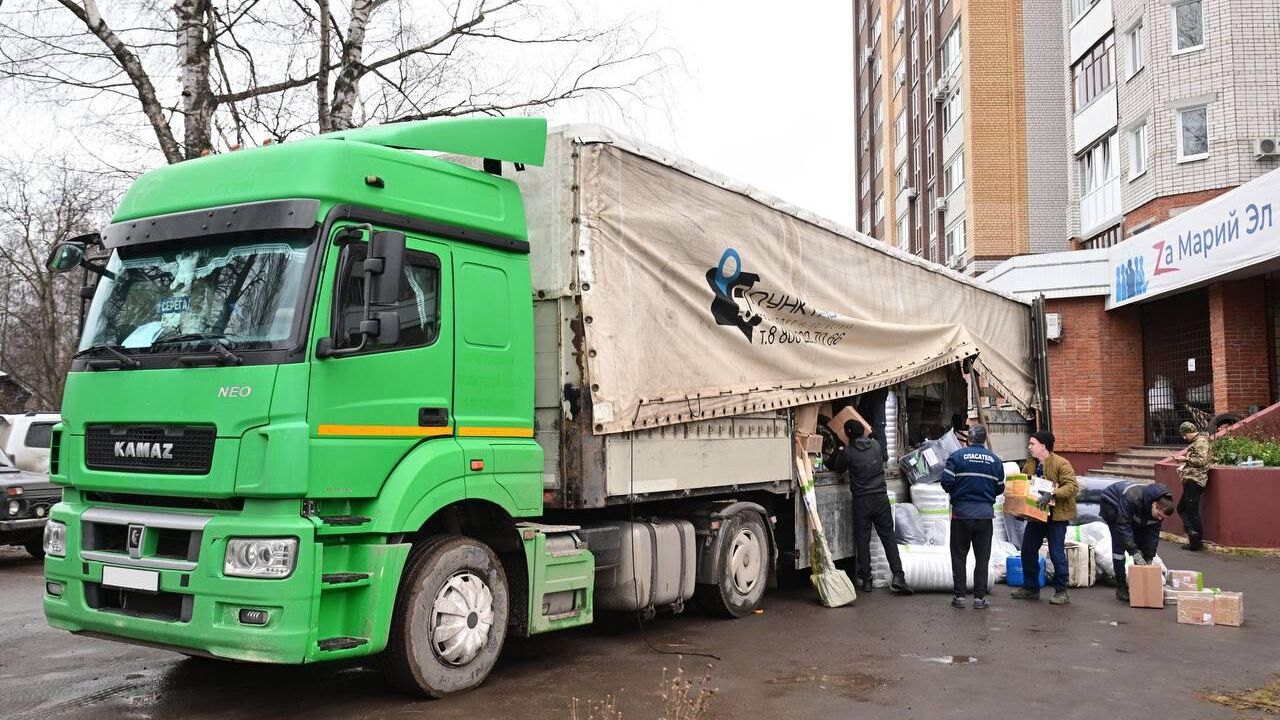 Гуманитарный груз для участников специальной военной операции и жителей новых регионов из Марий Эл - РИА Новости, 1920, 19.11.2024