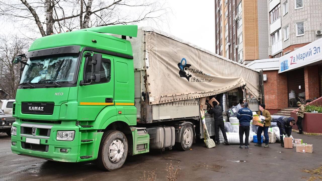 Гуманитарный груз для участников специальной военной операции и жителей новых регионов из Марий Эл - РИА Новости, 1920, 19.11.2024