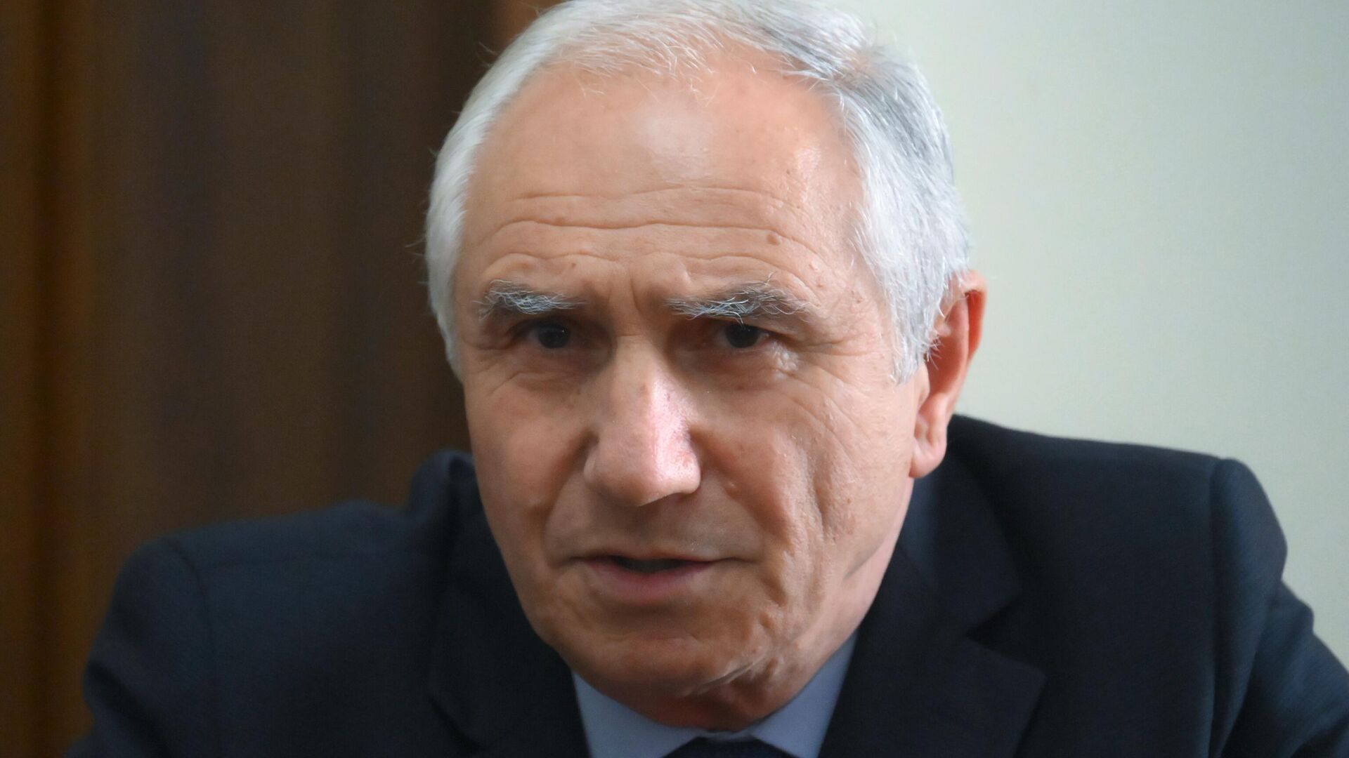 Исполняющий обязанности премьер-министра Абхазии Валерий Бганба Исполняющий обязанности премьер-министра Абхазии Валерий Бганба - РИА Новости, 1920