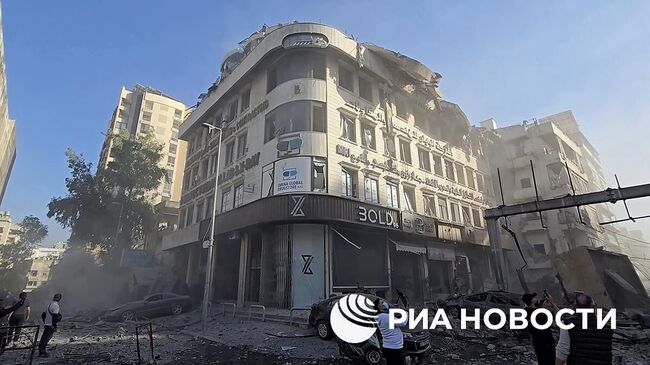 Многоэтажный жилой дом в пригороде Бейрута после израильского удара. 22 ноября 2024