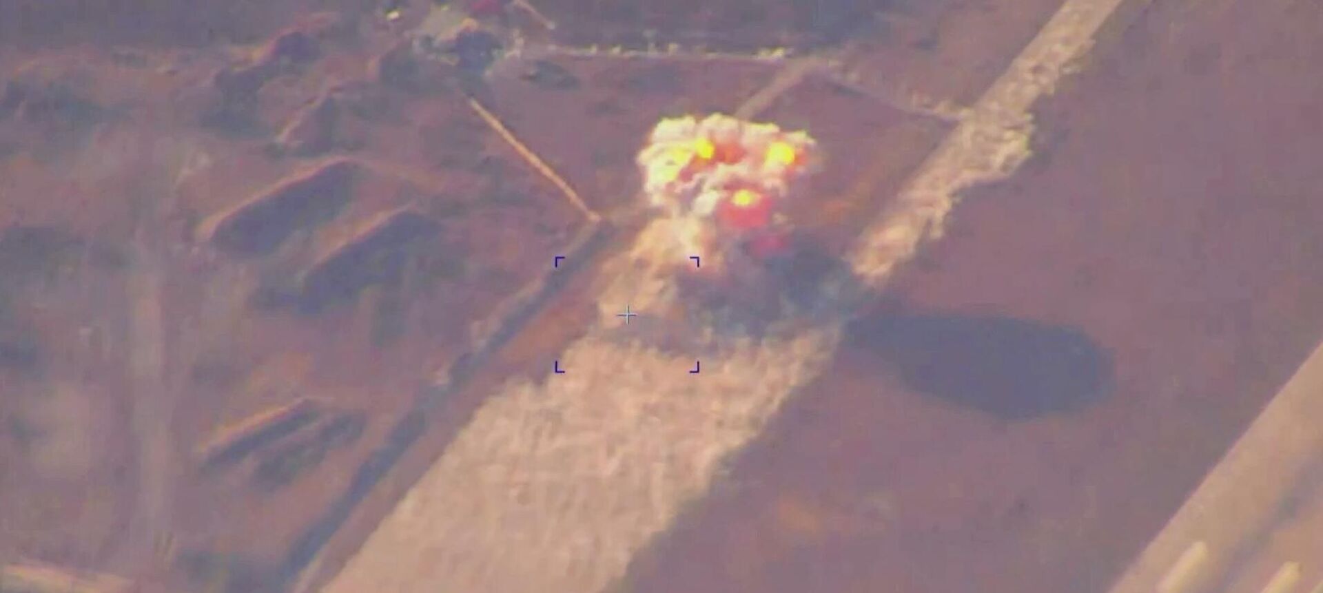 Удар Искандером по аэродрому Днепр Удар Искандером по аэродрому Днепр - РИА Новости, 1920, 11.06.2025