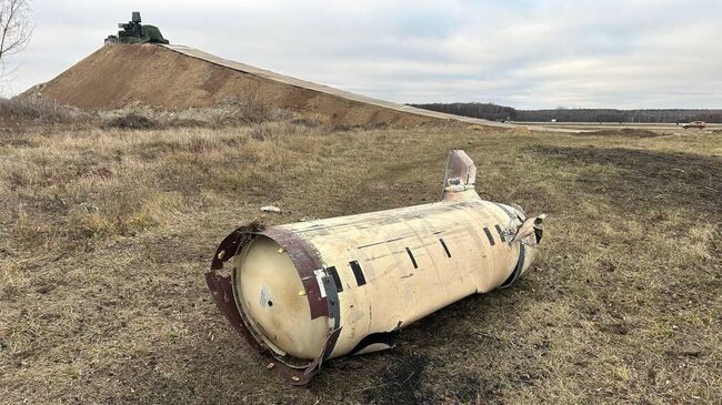 Часть ракеты ATACMS на аэродроме Курск-Восточный (Халино)