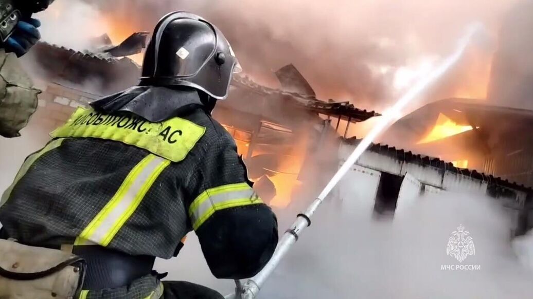 В Уфе вспыхнул пожар в торговом центре