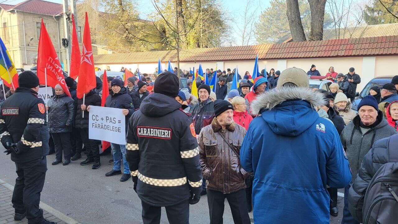 Партия социалистов Молдавии проводит акцию протеста перед зданием конституционного суда. 28 ноября 2024 - РИА Новости, 1920, 28.11.2024