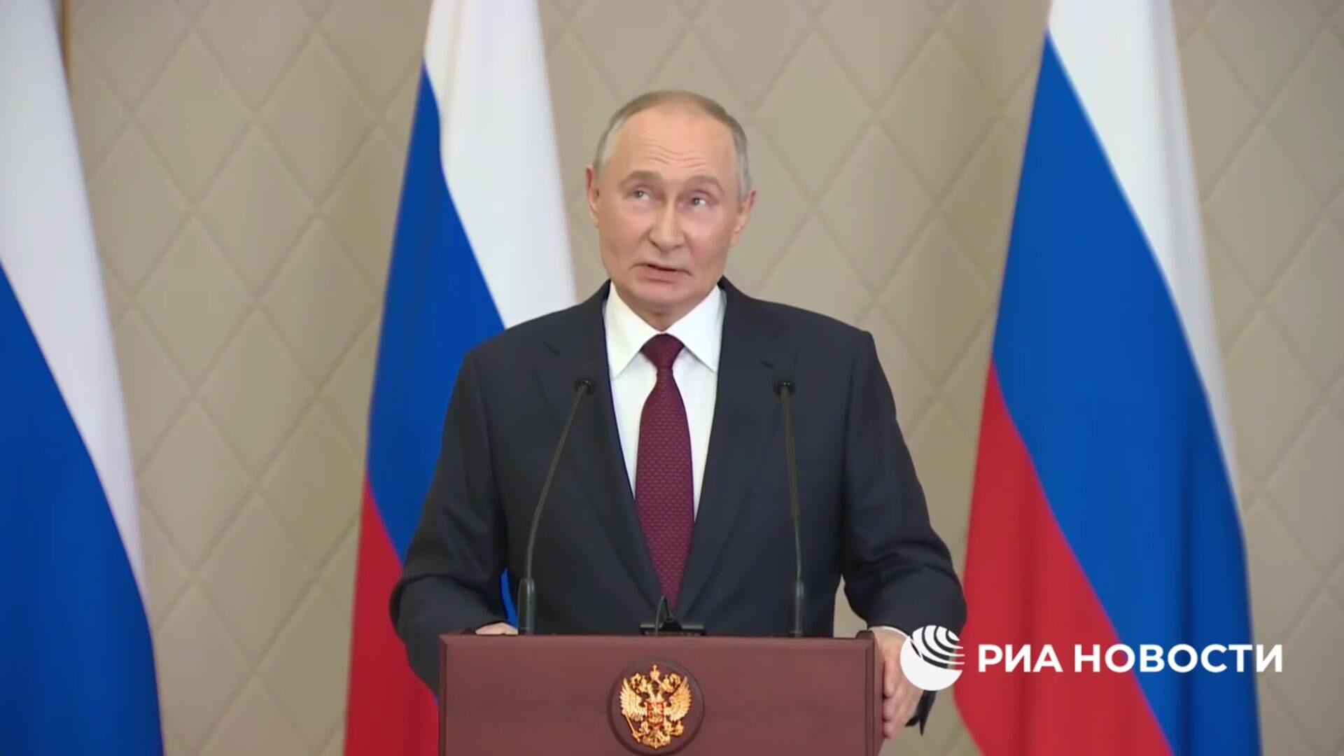 Путин: Ситуация с курсом рубля под контролем, поводов для паники нет - РИА Новости, 1920, 28.11.2024