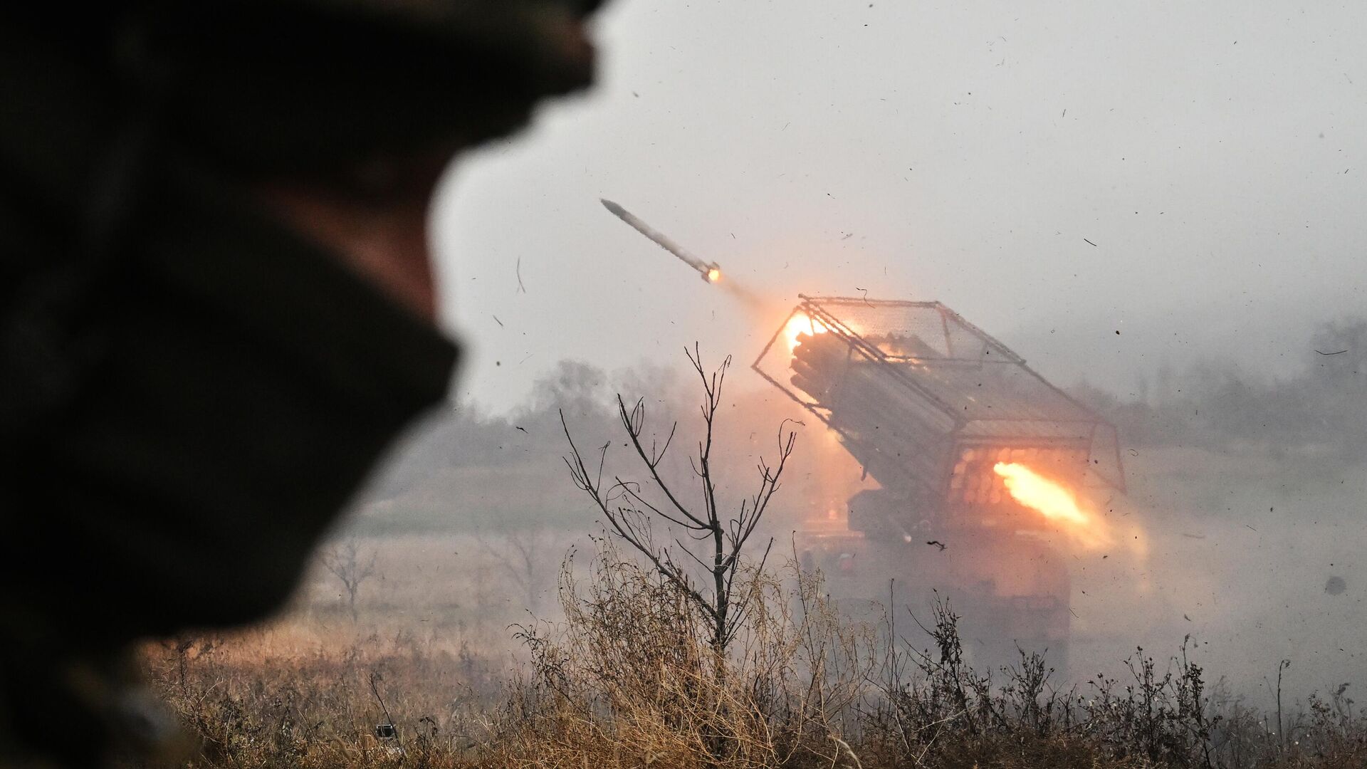 Реактивная система залпового огня (РСЗО) Град ВС РФ в зоне специальной военной операции - РИА Новости, 1920, 29.11.2024